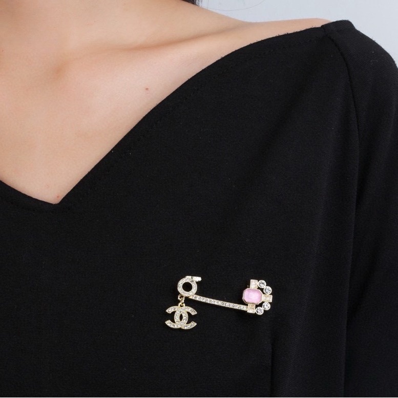 Chanel Gold Tone Safety Pin Brooch With Pink Stone & Crystal Cc Logo